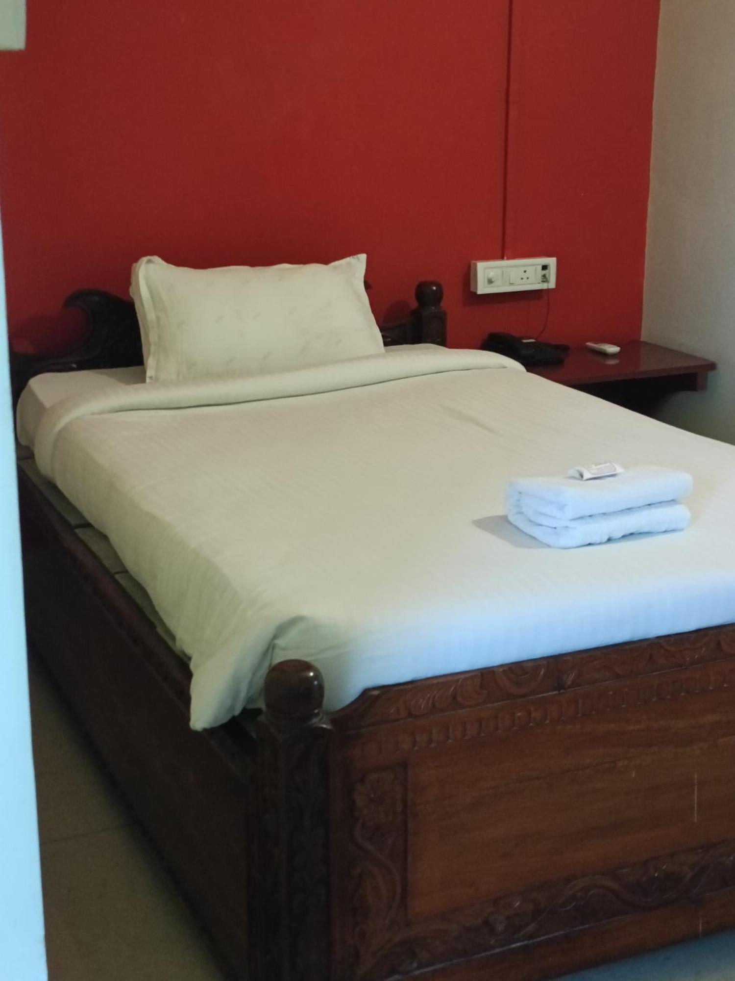 Hotel Bhargav Guwahati Exteriör bild
